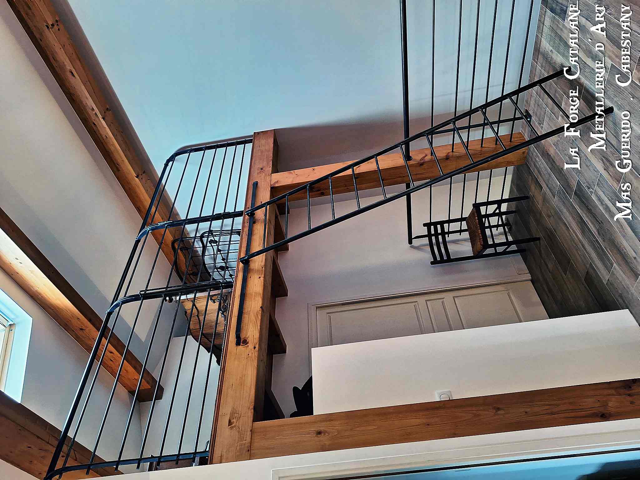 garde corps remplissage 7 lisses horisontale avec main courante deportee forge catalane.jpg